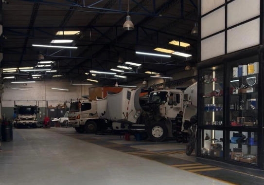 Bodega de repuestos Hino y Mack en Fontibón Bogotá